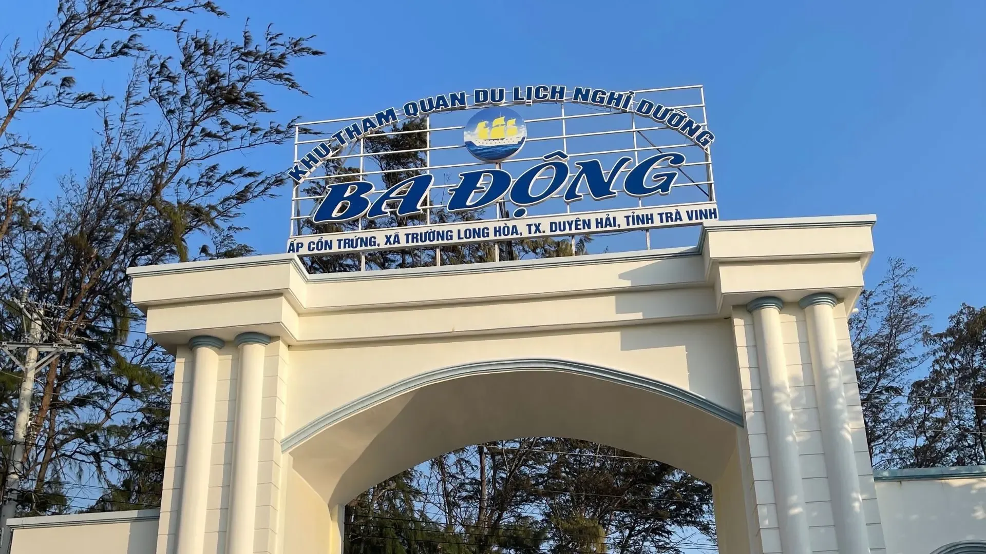 Cổng chào biển Ba Động Trà Vinh